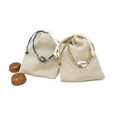 Pulsera cruz cordón efecto piel gris/beige 2bombones min.6