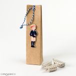 Estuche marrón con 3 caramelos niño pantalón corto Primera Comunión
