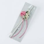 Rotulador plateado adornado flor malva y punto de libro