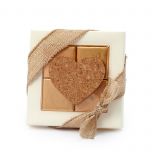 Cajita con 4 chocolatinas y corazón de corcho personalizable para boda