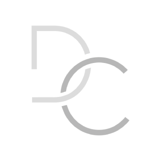 Caja naranja decorada cinta marrón y etiqueta 2 bombones